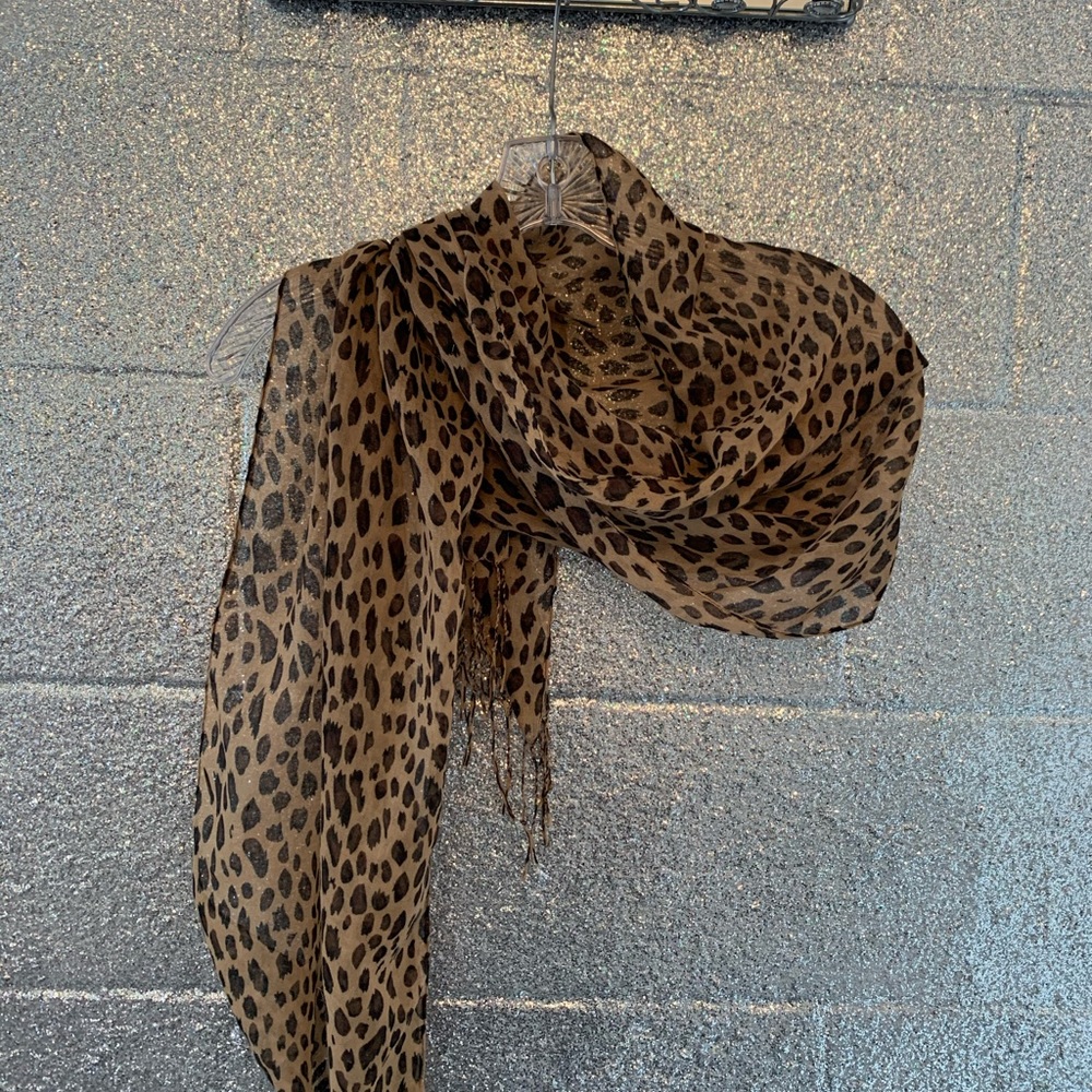 Leopard print scarf with fringe - Picture 2 of 2